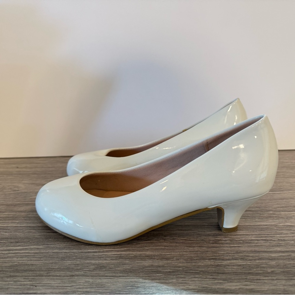 Elegant White Women's Pumps Size 6.5 - Picture 4 of 5